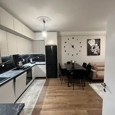 Univers House Laknas