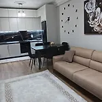 Kasim Cozy - Near Airport Tirana Apartman *
