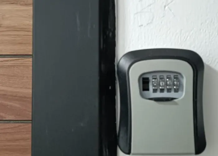 Kasim Cozy - Near Airport Tirana Apartament *